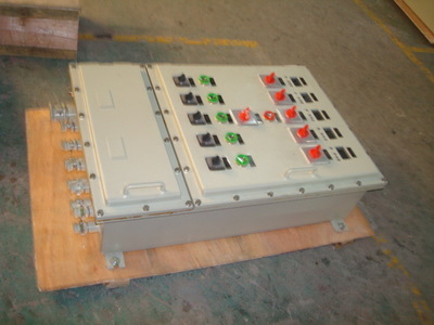 特價(jià)批發(fā)照明動(dòng)力配電箱、配電柜、電氣控制柜及無功補(bǔ)償裝置 瑞安市恒安電氣的專業(yè)優(yōu)勢